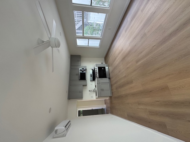 513 E Broadway - 513 1/2
